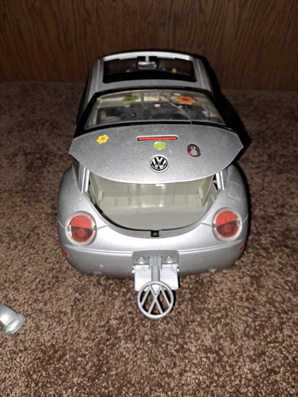 Vintage 2000 Mattel Barbie Silver Volkswagen Beetle toy car with flower decals - Picture 9 of 14